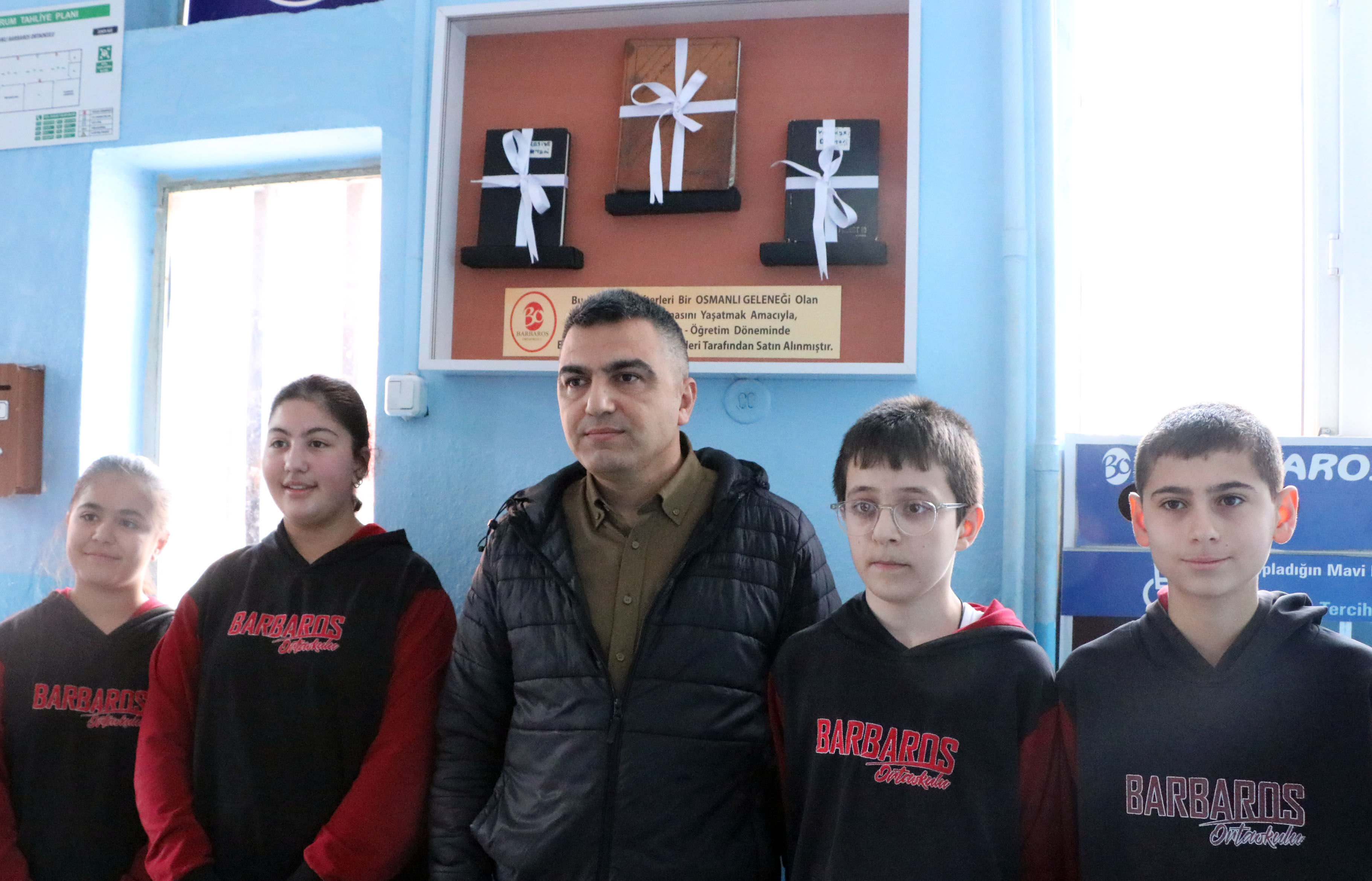 Okulda topladılar, mahallede borçları kapattılar