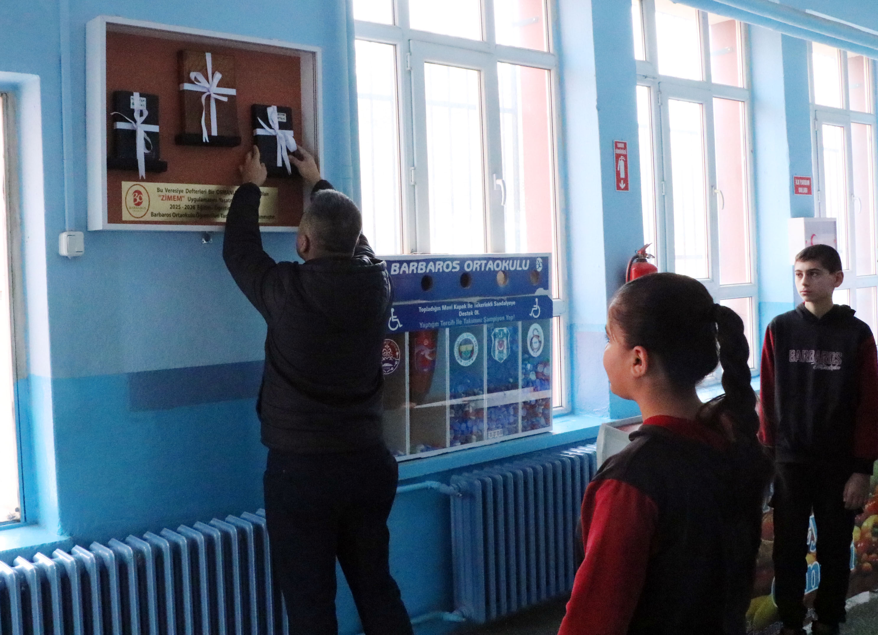 Okulda topladılar, mahallede borçları kapattılar