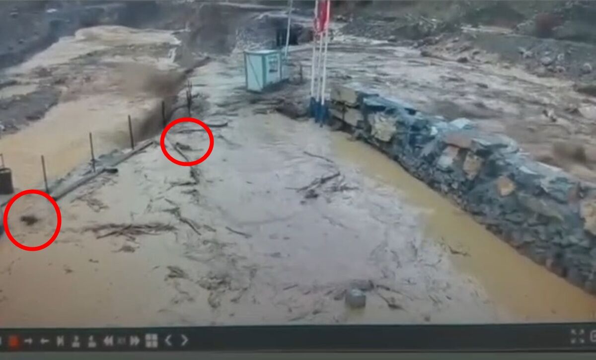 S I R N A K’ T A S E L D E N K A C I S K A M E R A D A 1215056 361283