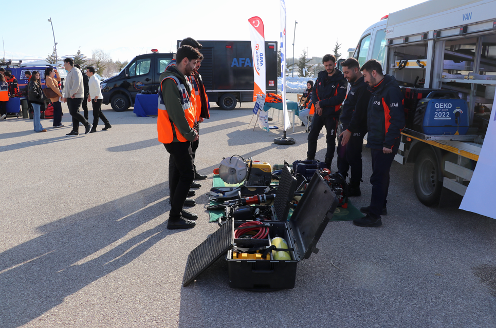 Van’da üniversitelilere afet eğitimi