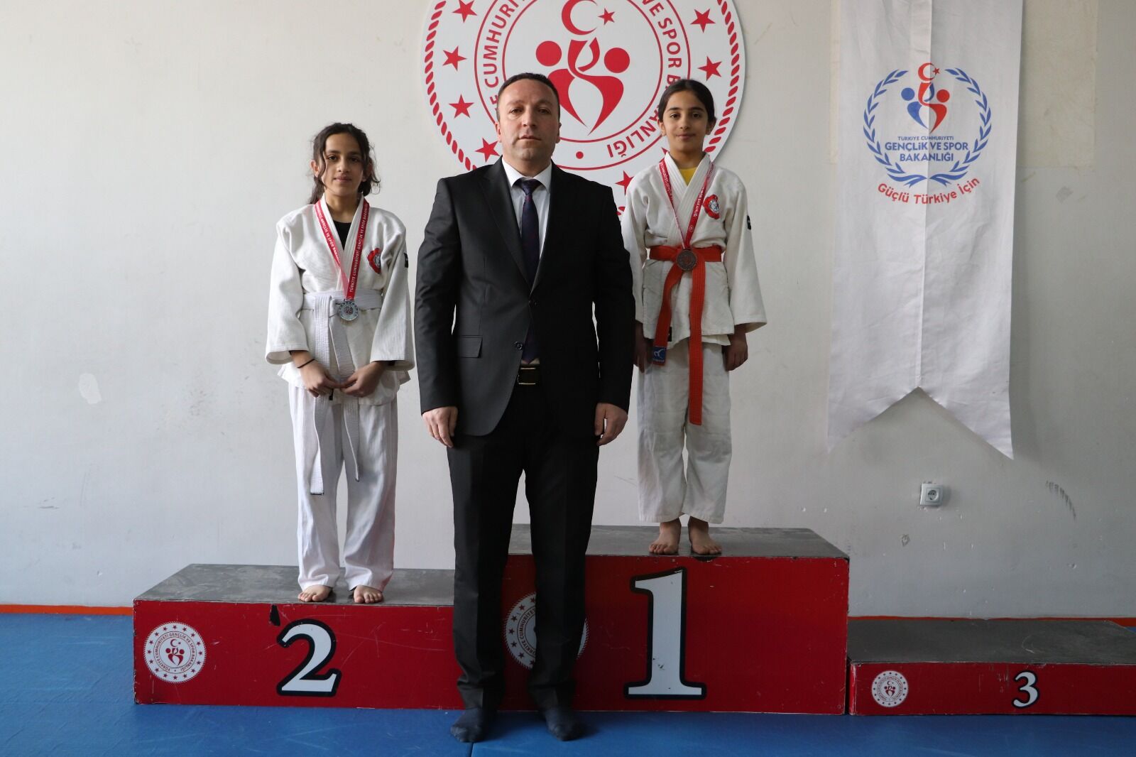Hakkari'de dart ve judo heyecanı