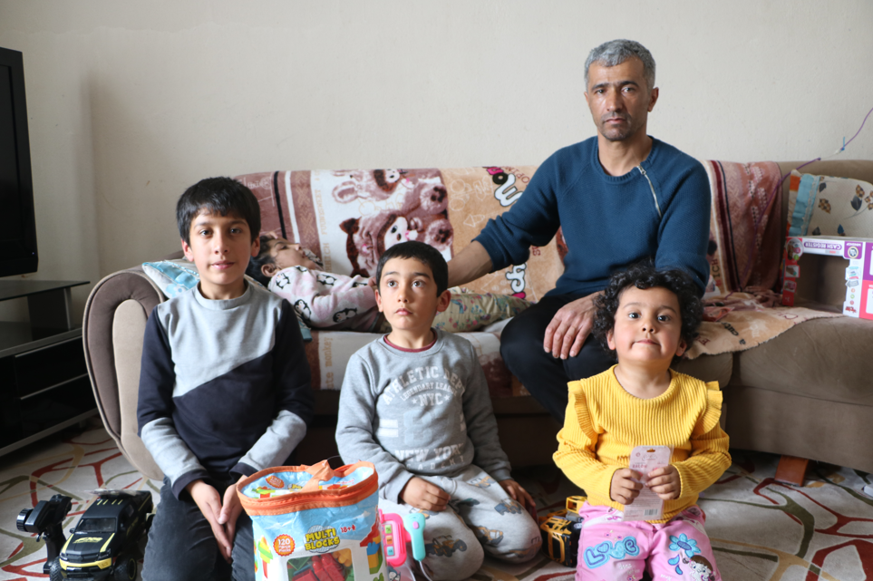 Yüksekova’da 4 çocuk için tek başına direnen baba