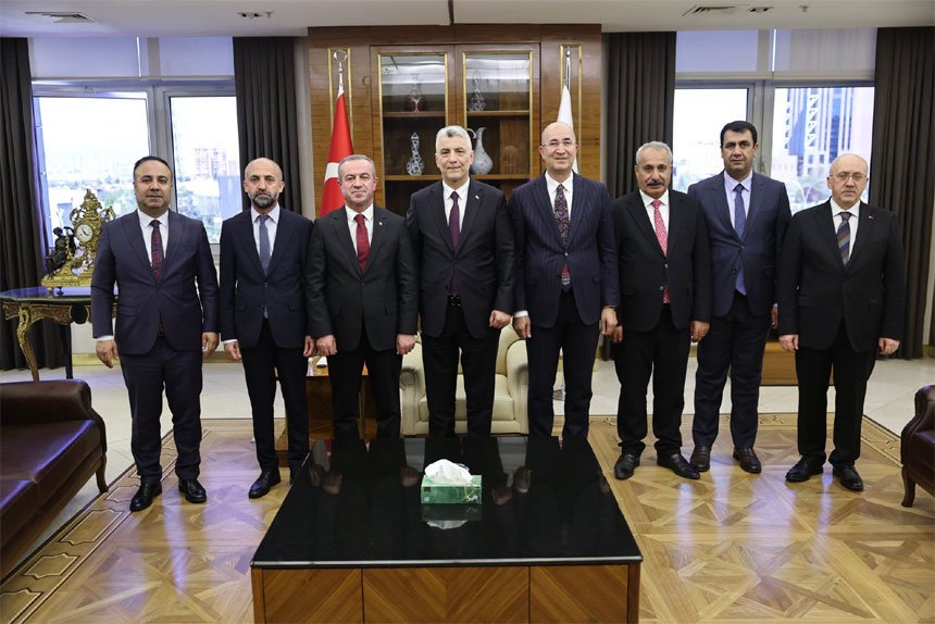 Ak Parti heyeti Ticaret Bakanı Bolat'ı iyaret etti