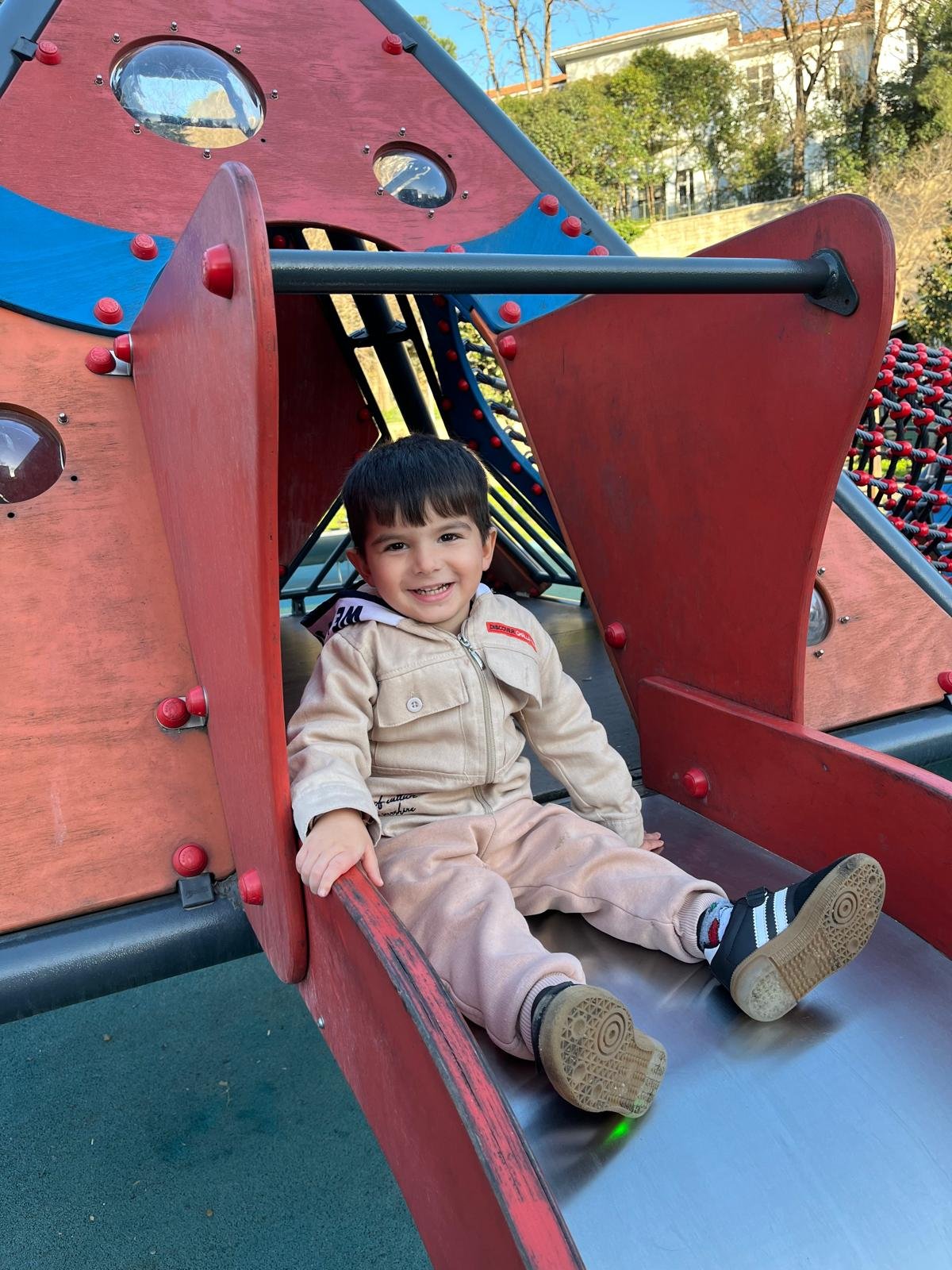 Hakkarili minik Rüzgar yardım bekliyor