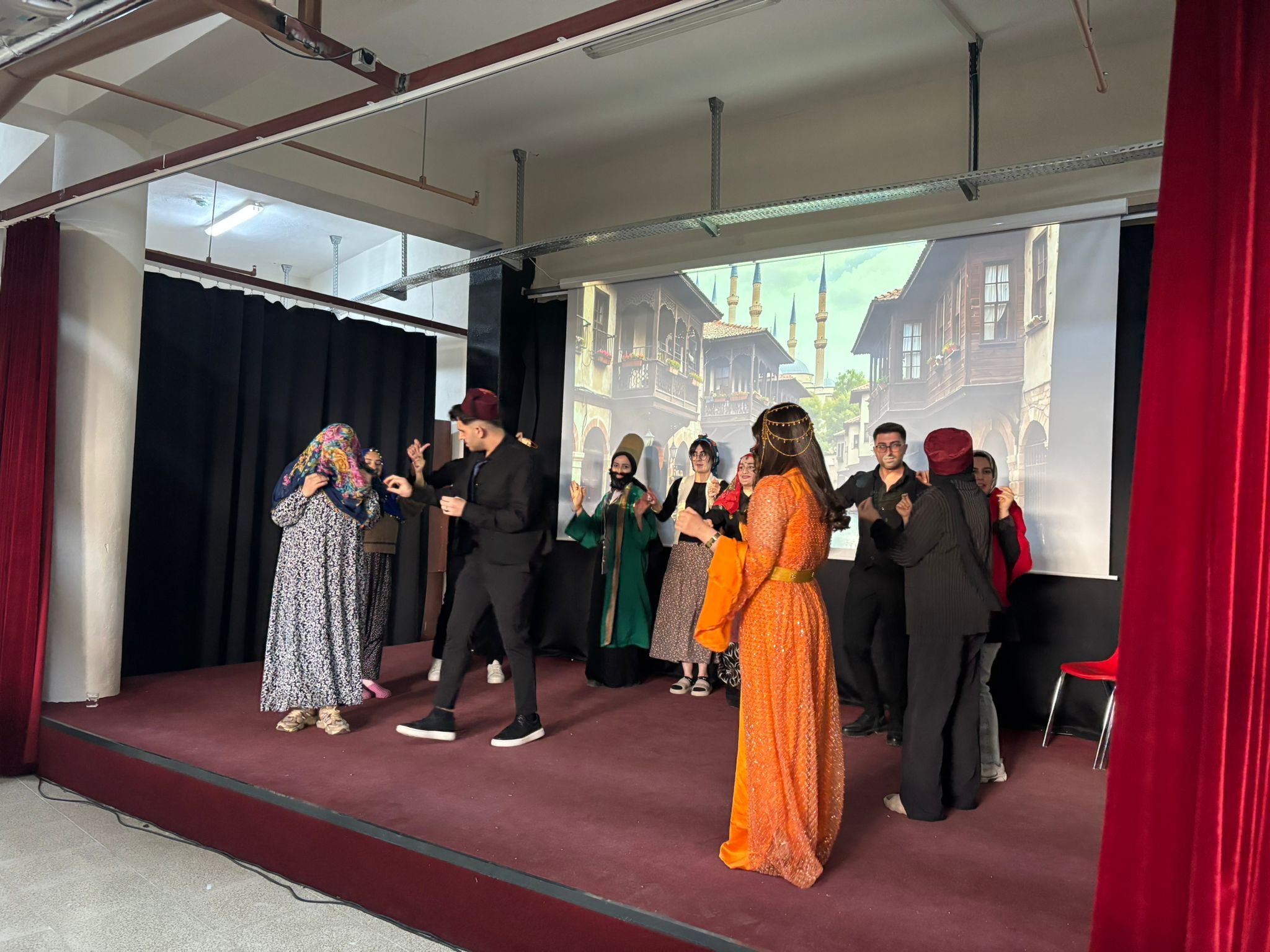 Hakkari Üniversitesi’nde tiyatro gösterisi