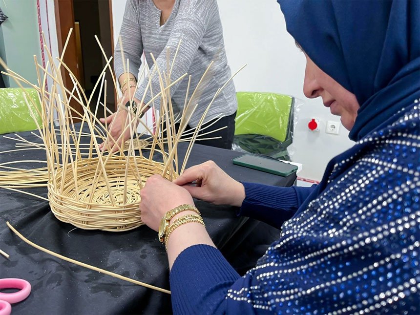 Hakkari'de 16 kadın 'Rattan İşler Atölyesi Eğitimi' aldı
