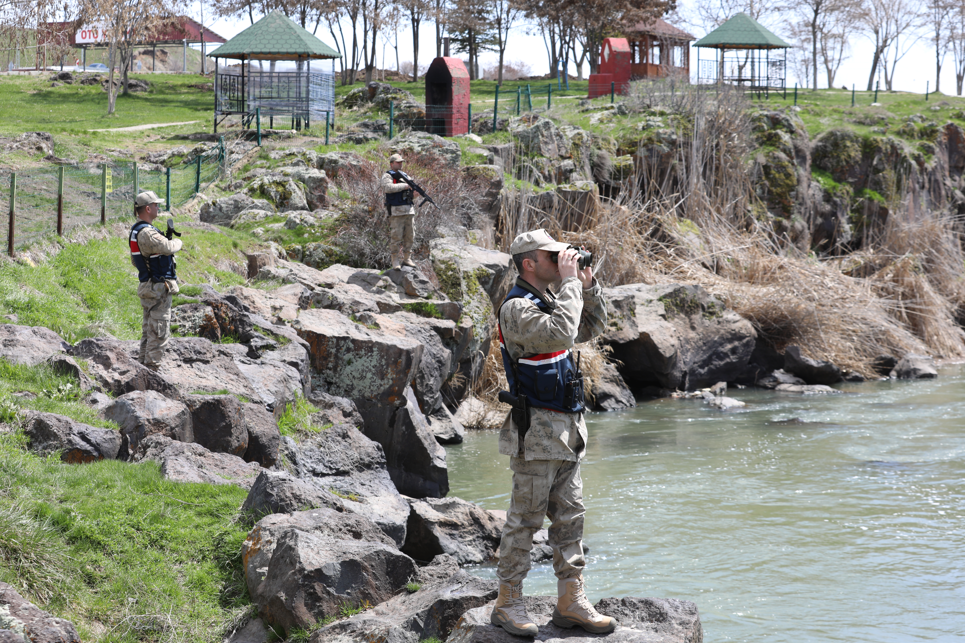 İnci kefali için nöbet tutuluyor
