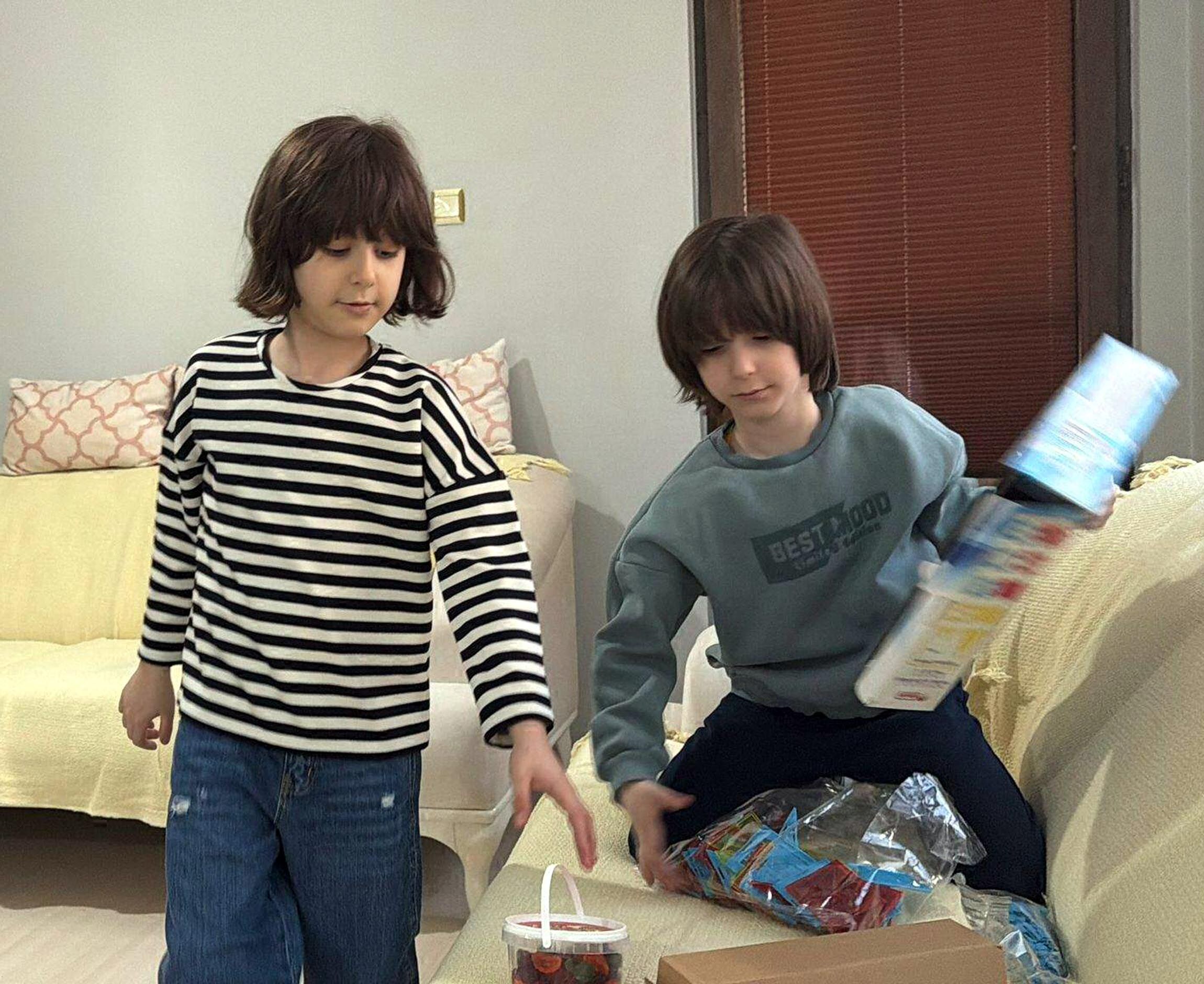 D M D L I G O K A L P I N A N N E S I I K I Z I N D E N E L L E R 1246058 370712