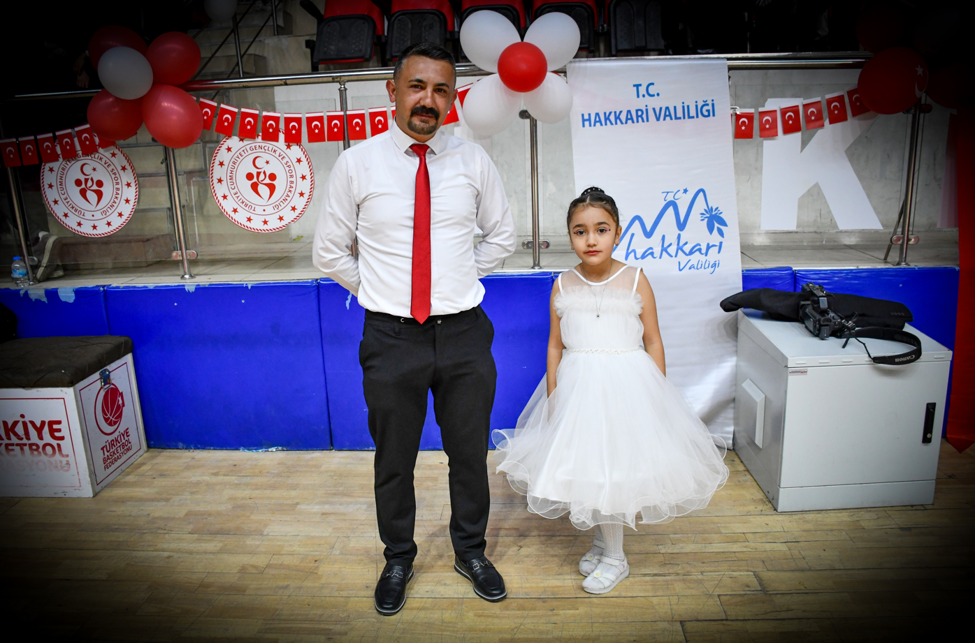 Hakkari'de 23 Nisan renkli görüntülerle kutlandı