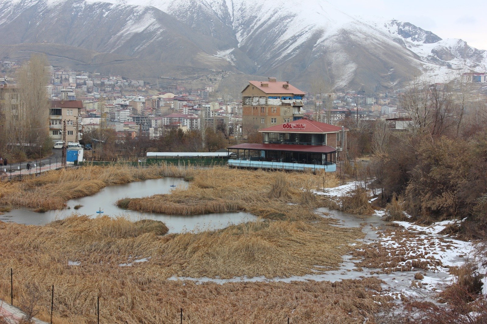 Hakkari’de milyonluk tesis kaderine terk edildi
