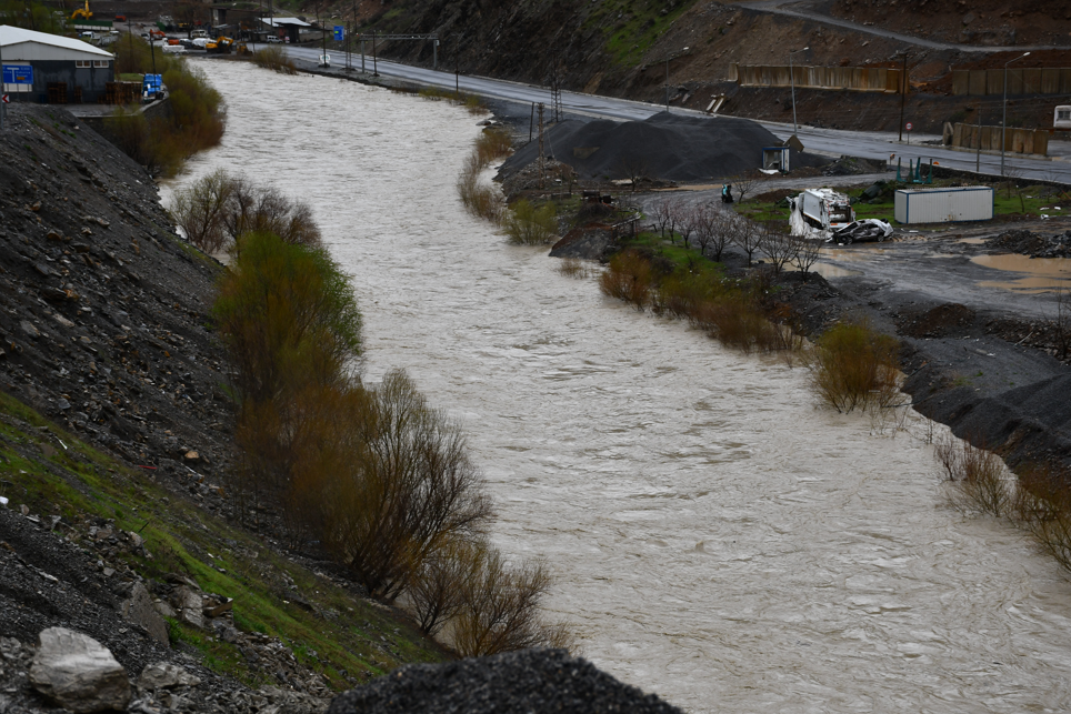 Hakkari Serê Solan mevkiinde heyelan meydana geldi
