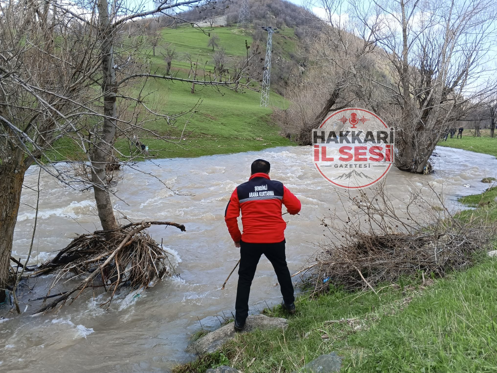 Hakkari'de dereye düşen çocuk aranıyor