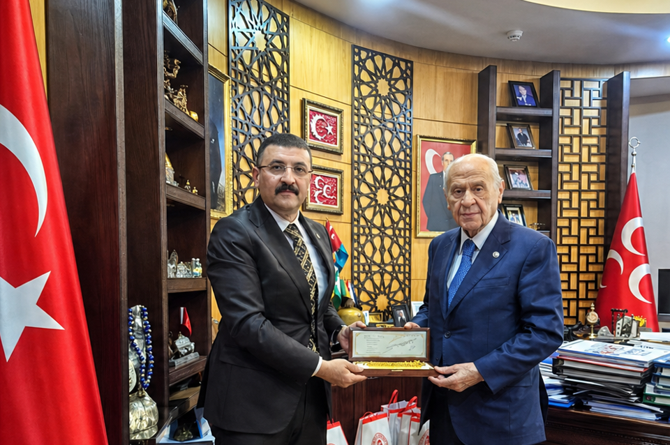 Aşiret Lideri Atlı Bahçeli'ye yol sorununu iletti