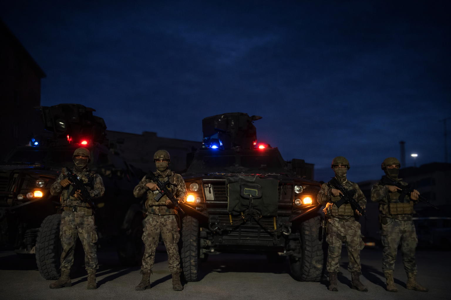 Hakkari'de kaçakçılık şebekesine operasyon 