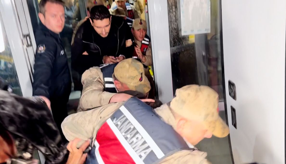 ‘ S I L A H I M Y O K’ D I Y E N M U S T A F A T U R K A Y S O N E L 1266915 379722