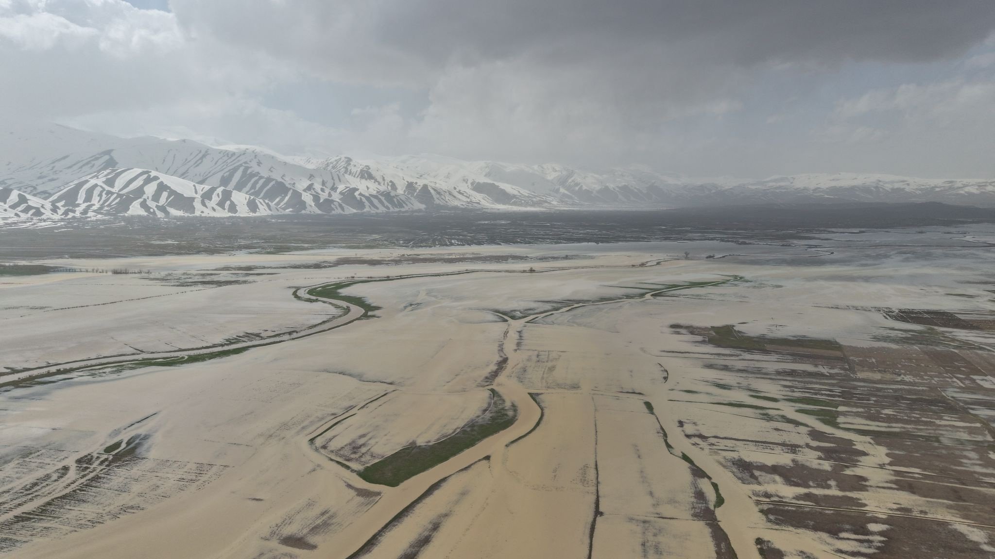 Hakkari’de 3 mahalle ve 1 köy su altında