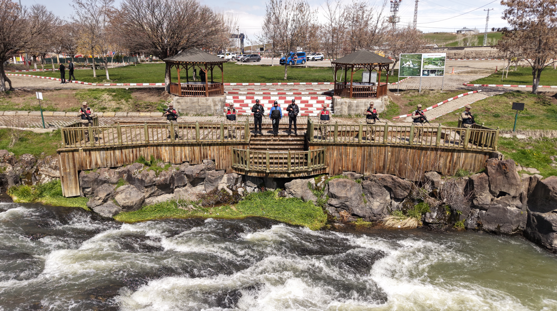 İnci kefali için nöbet tutuluyor