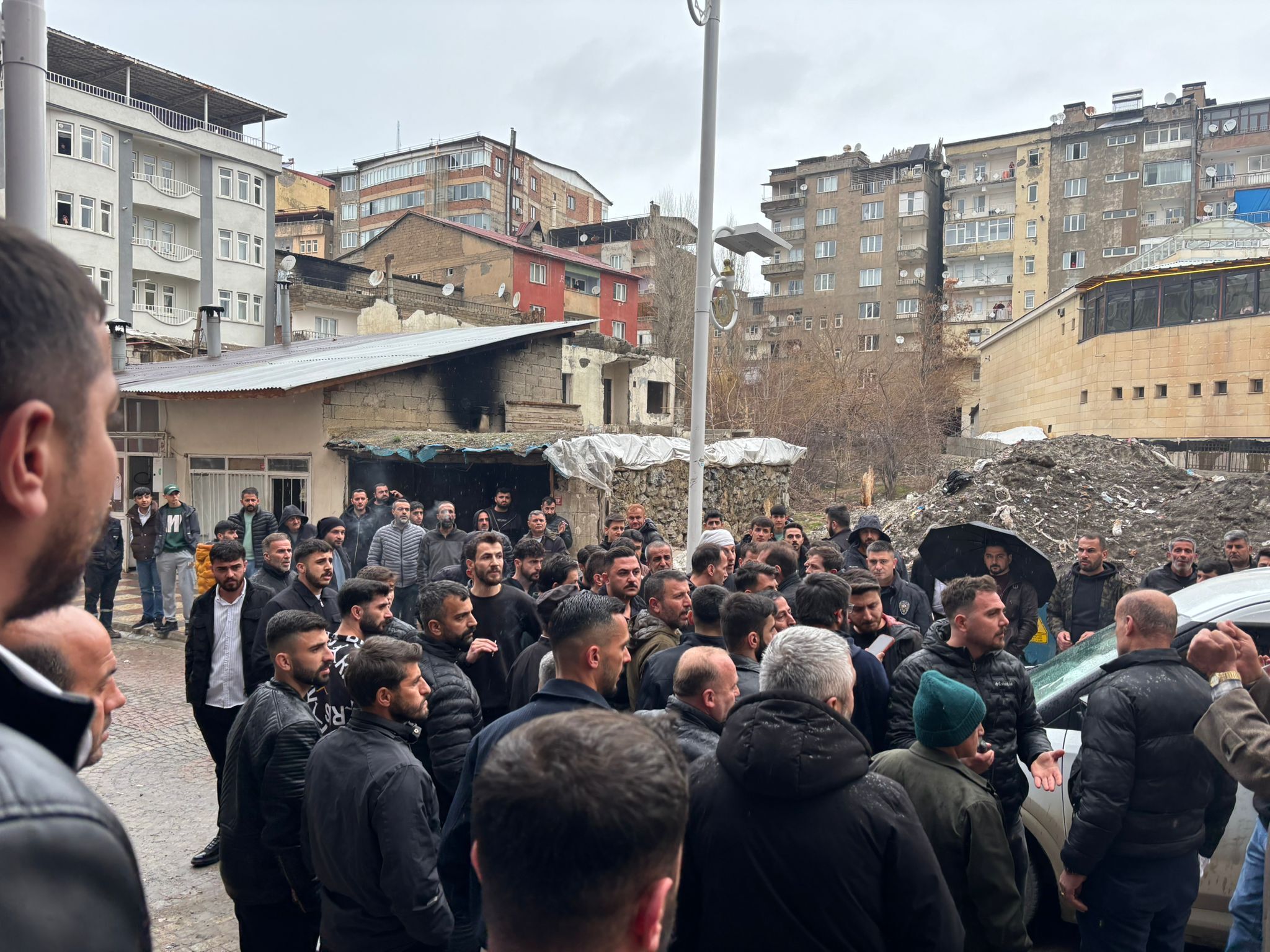 Hakkari'de esnafla polis arasında gerginlik
