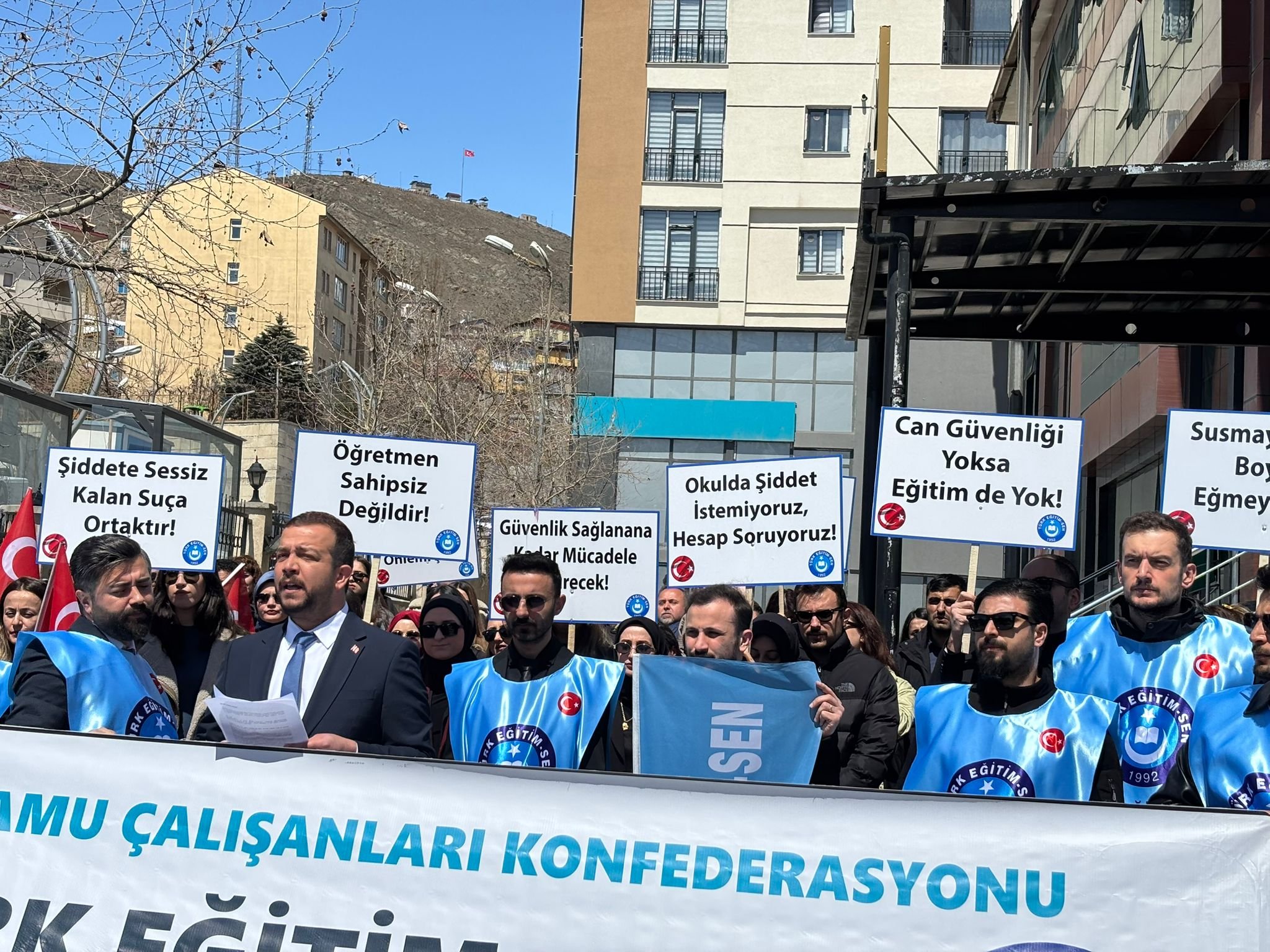 Hakkari’de Türk Eğitim-Sen’den Siverek saldırısına tepki