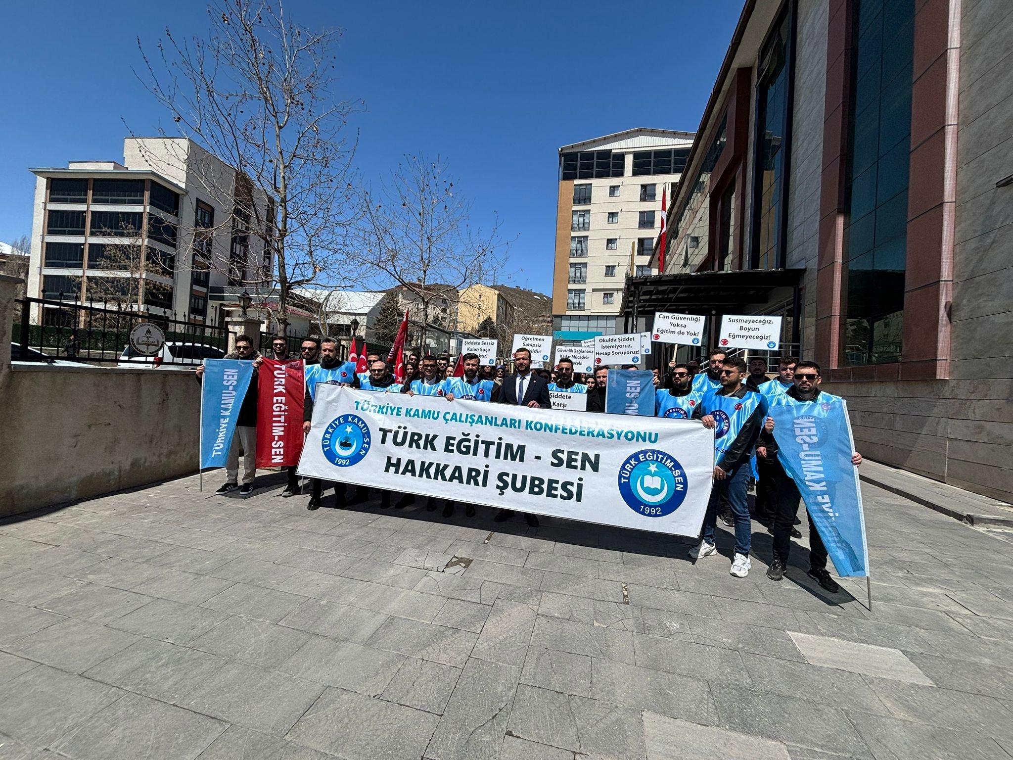 Hakkari’de Türk Eğitim-Sen’den Siverek saldırısına tepki