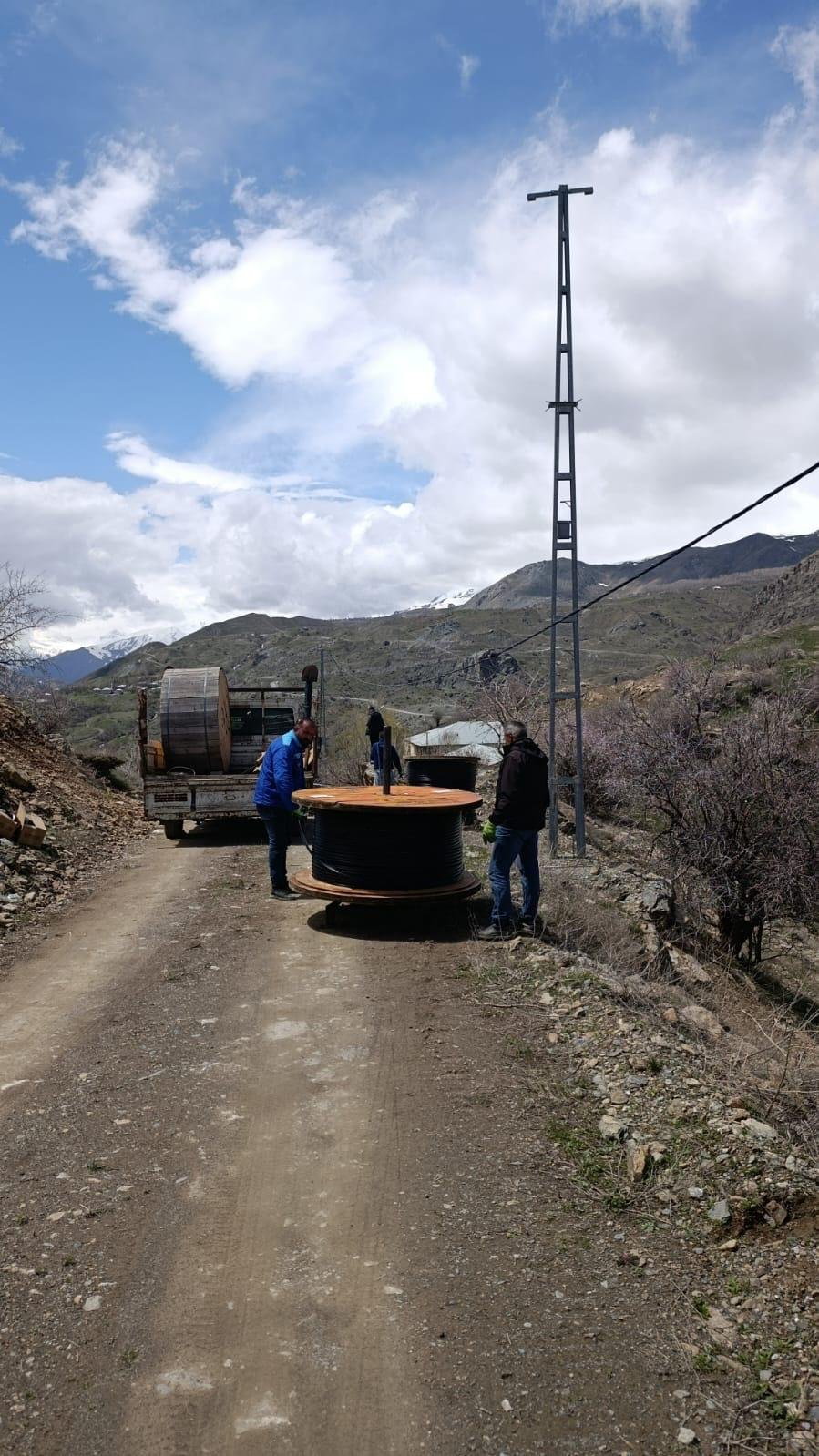 Hakkari'deki heyelan Türk Telekom ekiplerini yıldırmadı
