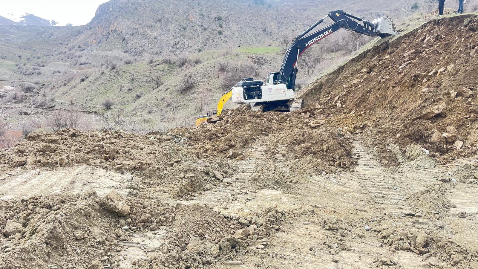 Hakkari'de alternatif yol çalışmaları devam ediyor