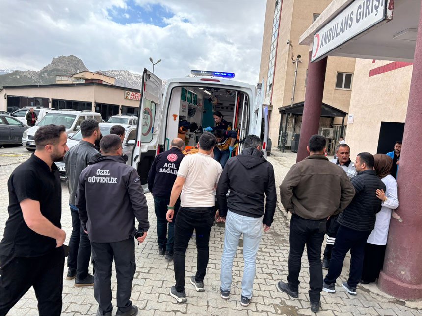 Hakkari'de kurum çalışanına bıçaklı saldırı