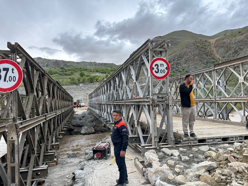 Hakkari Van yolunda ikinci panel köprü tamamlanıyor