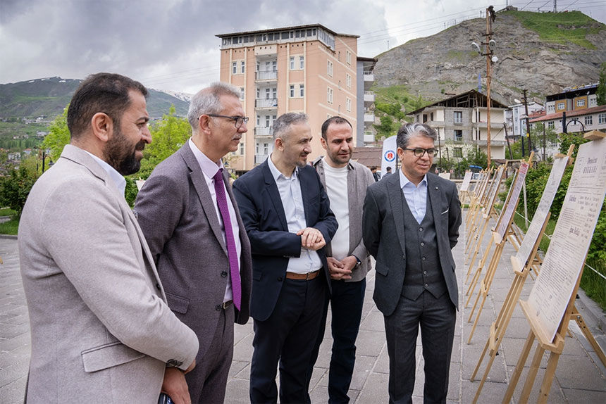 Hakkari'de Medreseler ve Basın mirası konuşuldu