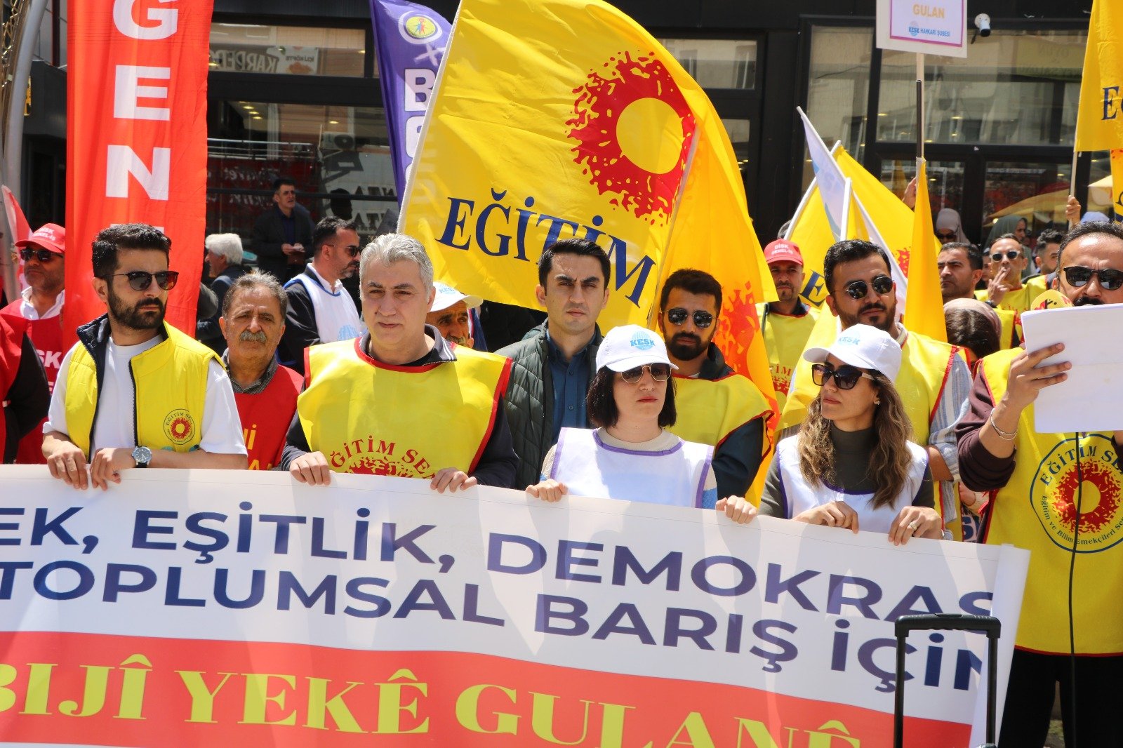 Hakkari’de 1 Mayıs’ta emek ve demokrasi talepleri yükseldi