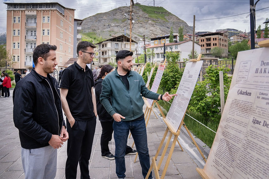 Hakkari'de Medreseler ve Basın mirası konuşuldu