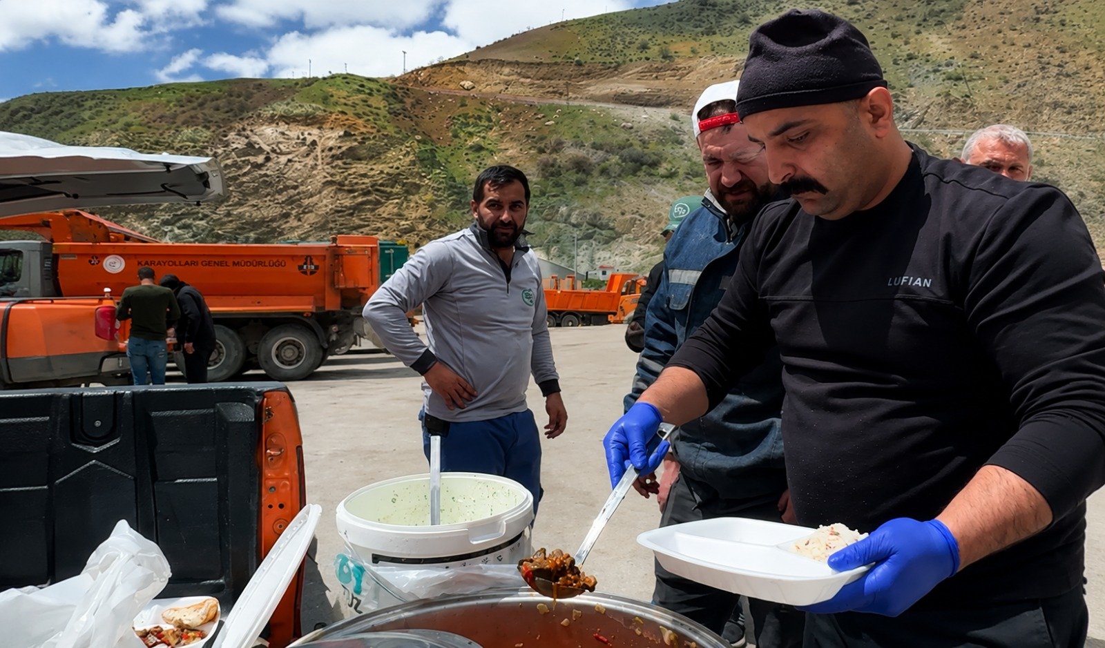 İzmir’deki Hakkarili firmadan örnek dayanışma