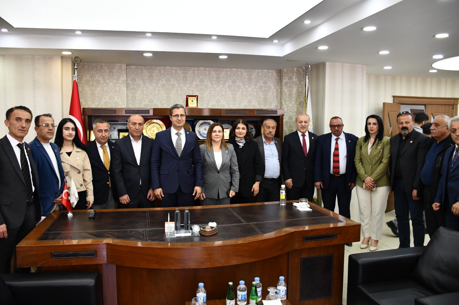 CHP’li Yücel Hakkari’de STK’ları ziyaret etti