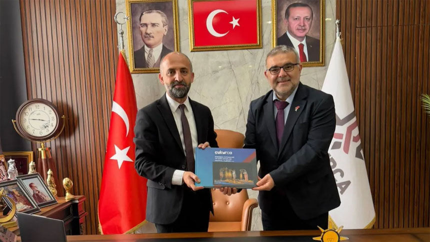 Manisalı Yazar Hakkari'deki değişimi kaleme aldı