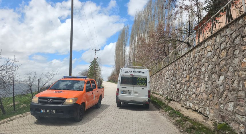 Hakkari'de kritik yolda geçişler devam ediyor