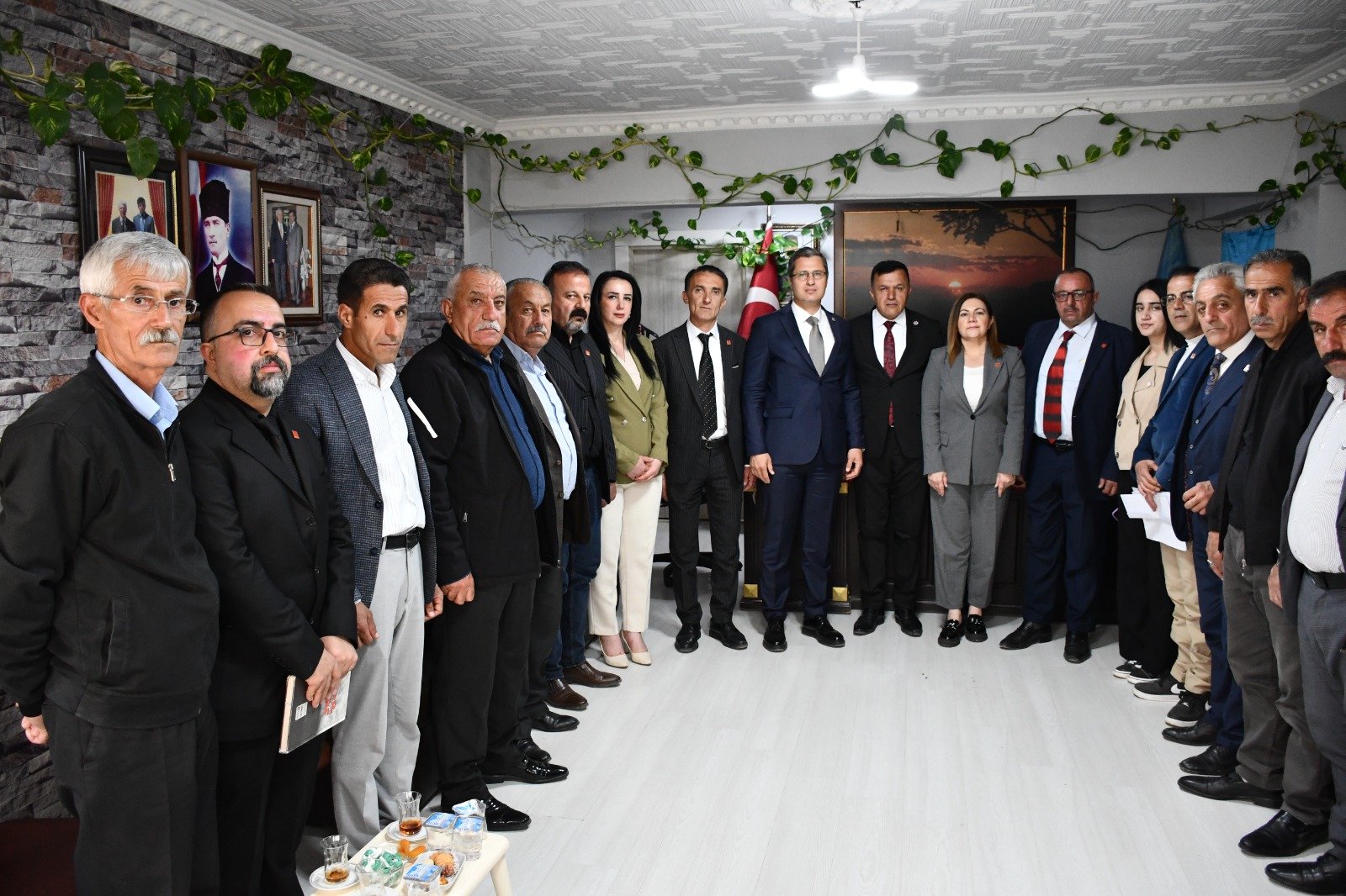 CHP’li Yücel Hakkari’de STK’ları ziyaret etti