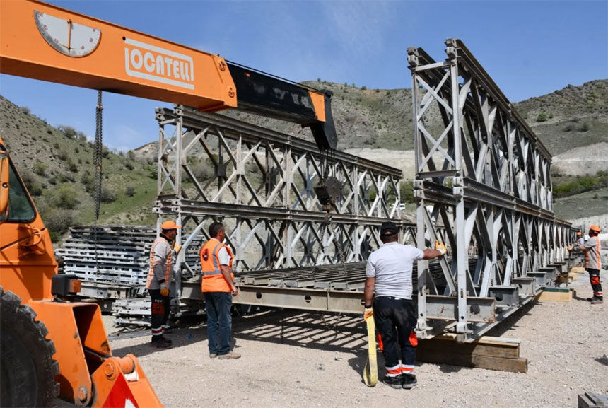 Hakkari Van yolunda ikinci panel köprü tamamlanıyor
