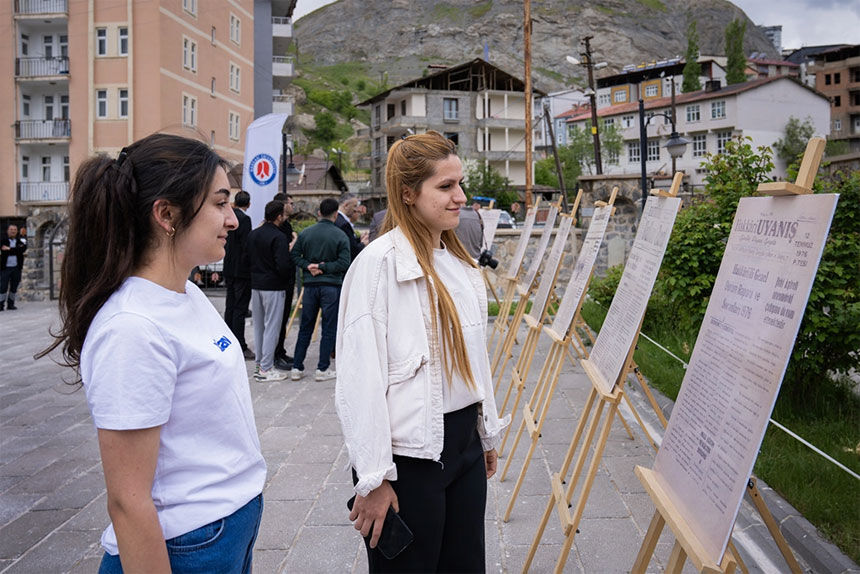 Hakkari'de Medreseler ve Basın mirası konuşuldu