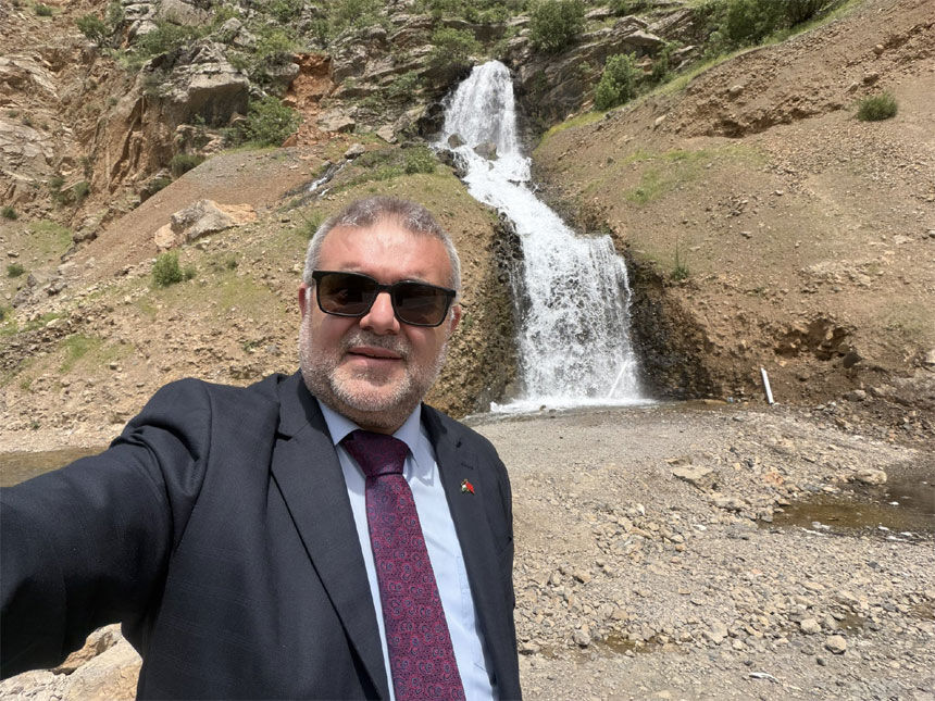 Manisalı Yazar Hakkari'deki değişimi kaleme aldı