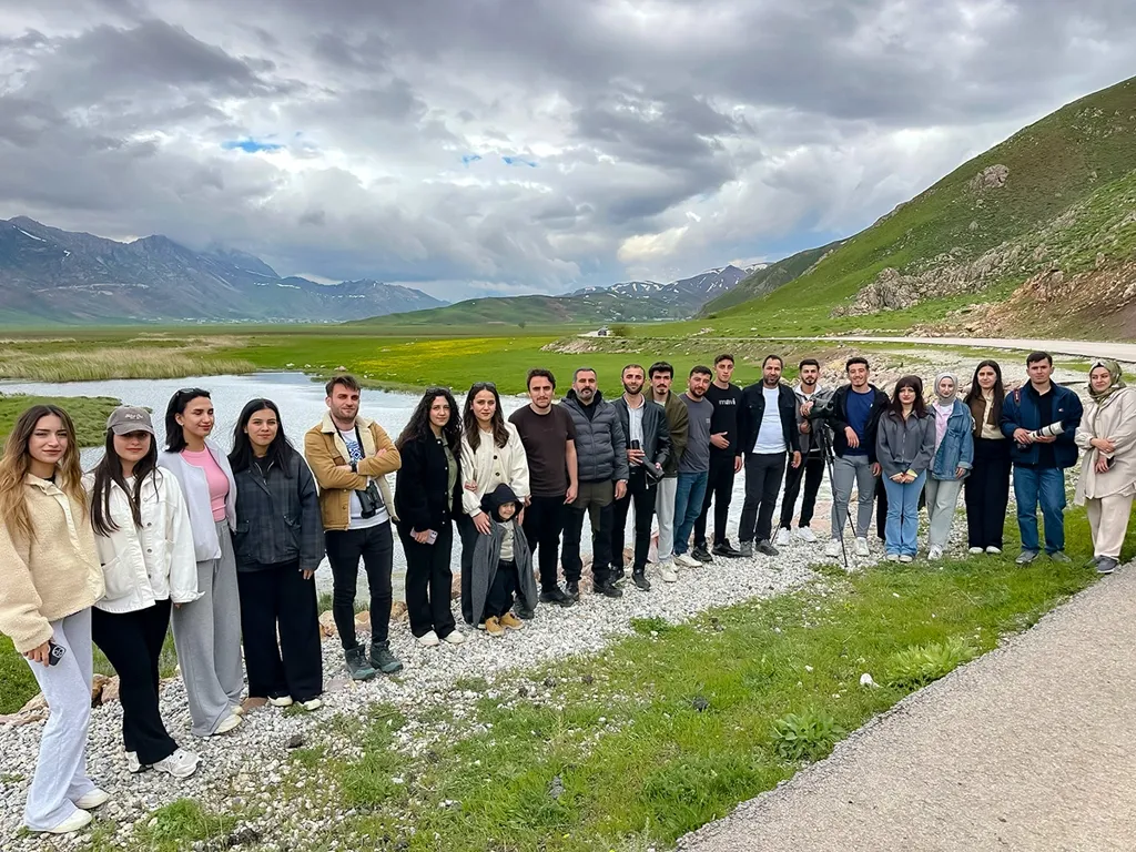 Hakkari Üniversitesi Nehil’de doğayı gözlemledi