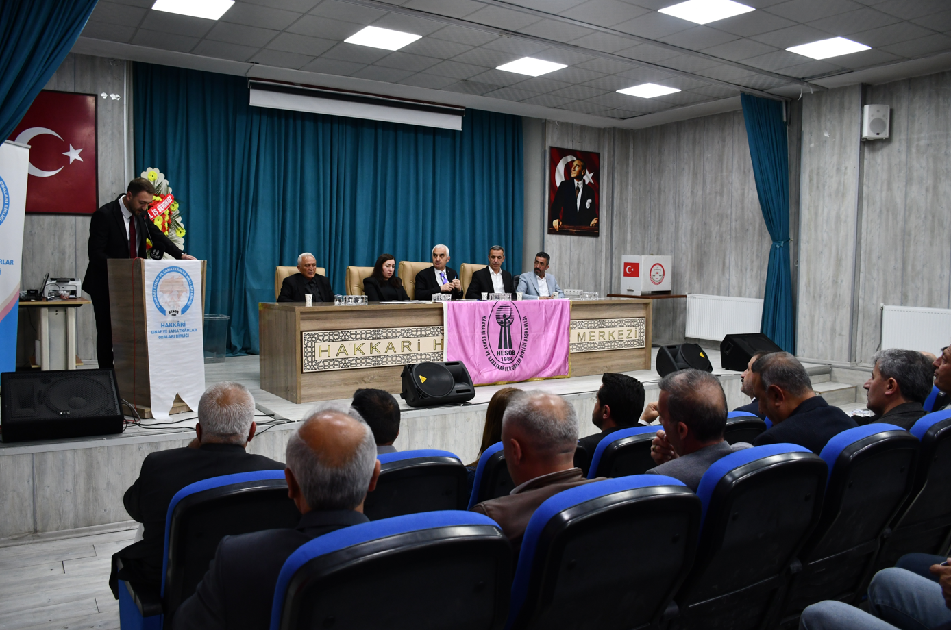 Hakkari'de esnaf ve sanatkarlar sandığa gitti