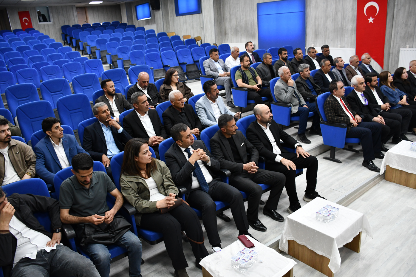 Hakkari'de esnaf ve sanatkarlar sandığa gitti
