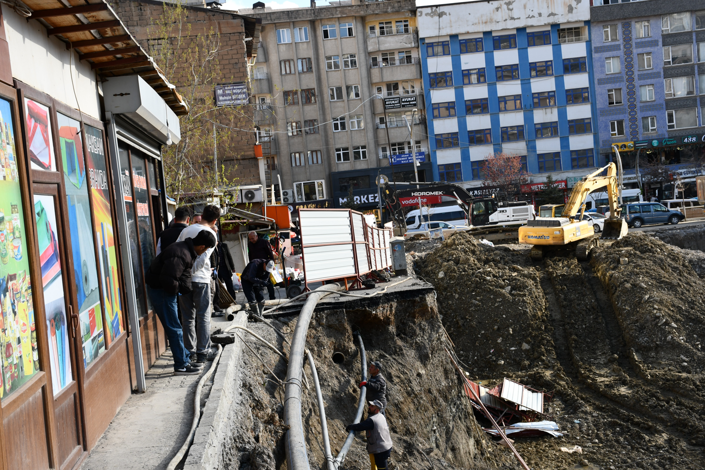Hakkari’de esnafın kazı tepkisi: “İş Yapamaz Hale Geldik’’