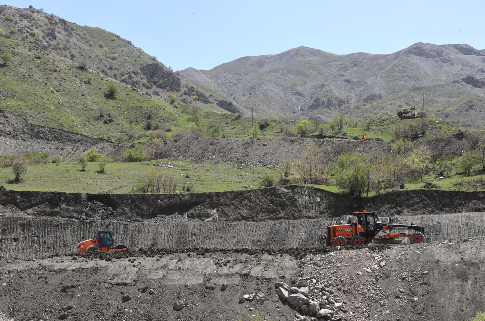 Hakkari’de ulaşım sorunu panel köprüyle çözülüyor