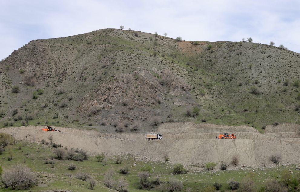 Hakkari’de ulaşım sorunu panel köprüyle çözülüyor