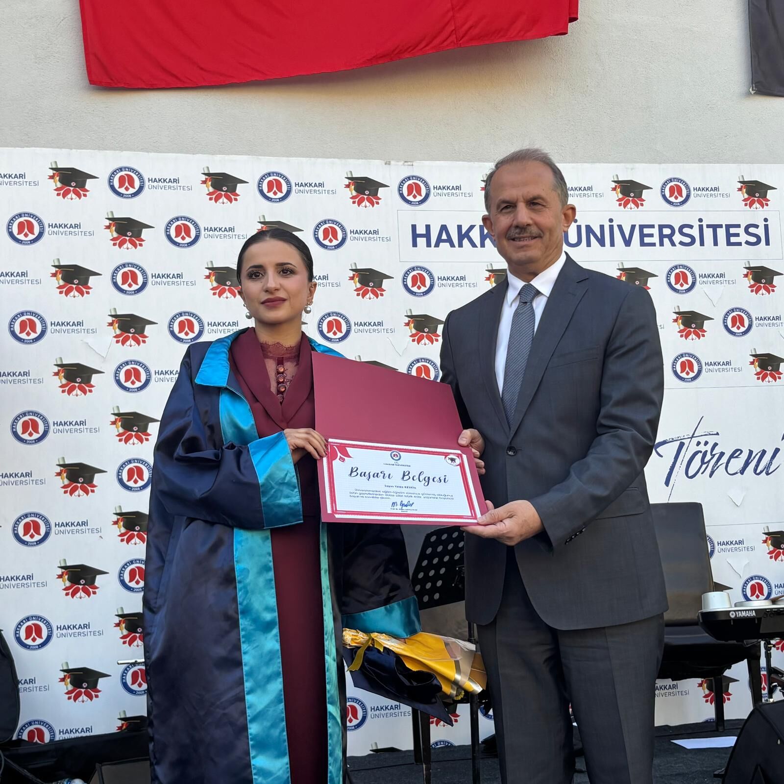 Hakkari Üniversitesi’nde Mezuniyet Coşkusu: 800 Öğrenci Kep Attı