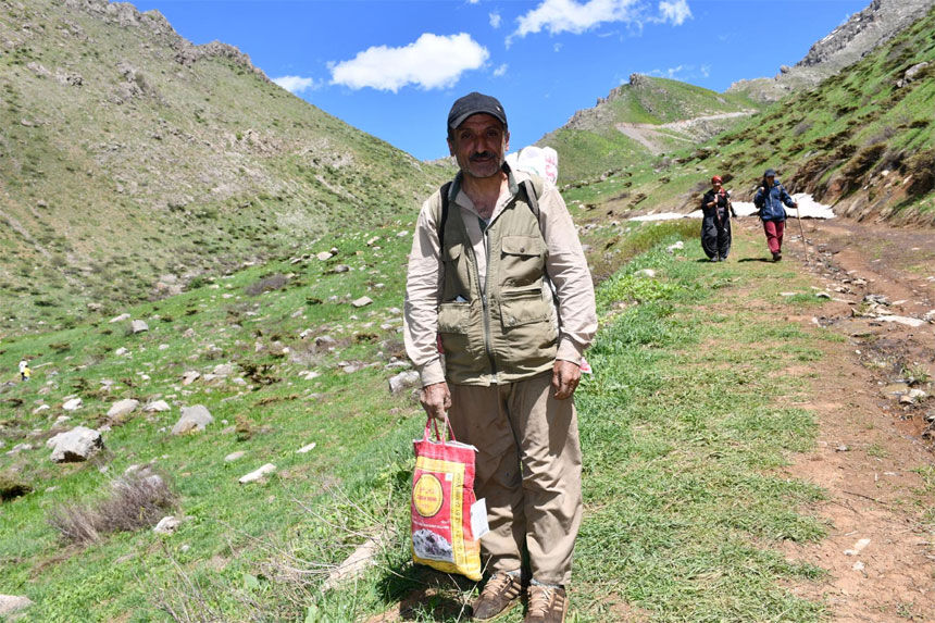 Hakkari yaylalarında pancar mesaisi devam ediyor