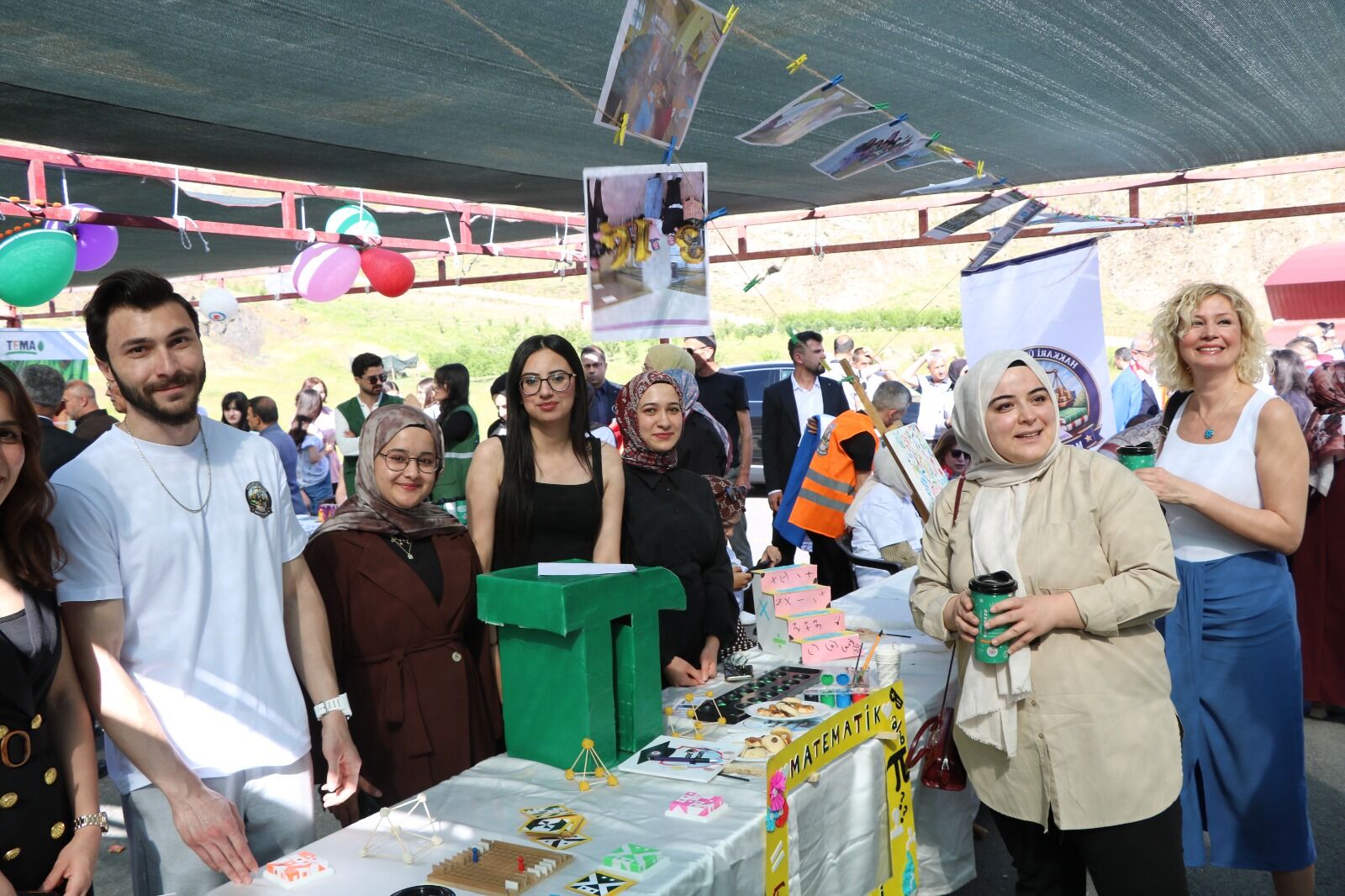Hakkari Üniversitesi’nde Mezuniyet Coşkusu: 800 Öğrenci Kep Attı