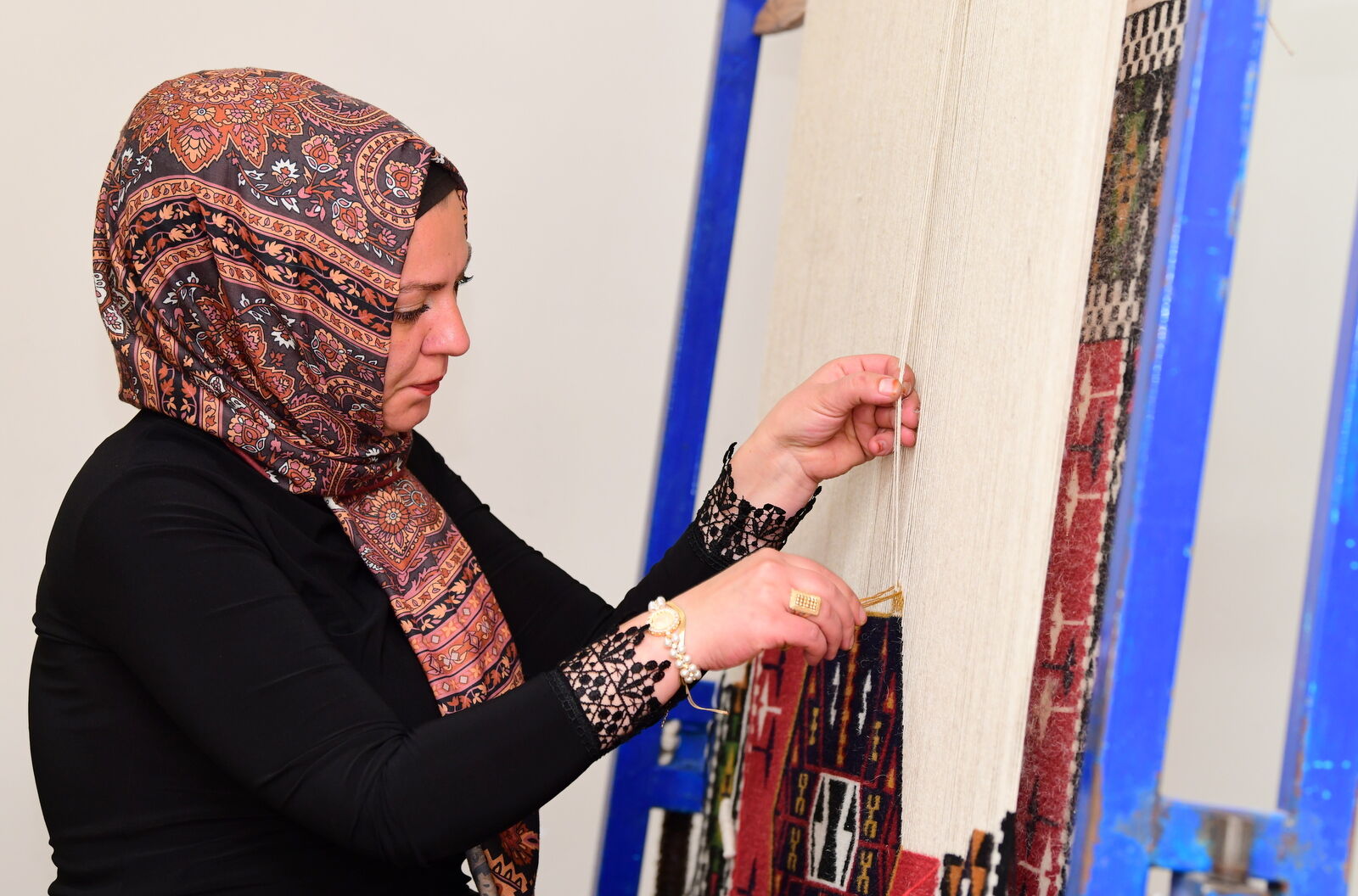 Hakkari ve Van’ın kilim motifleri geleceğe taşınıyor