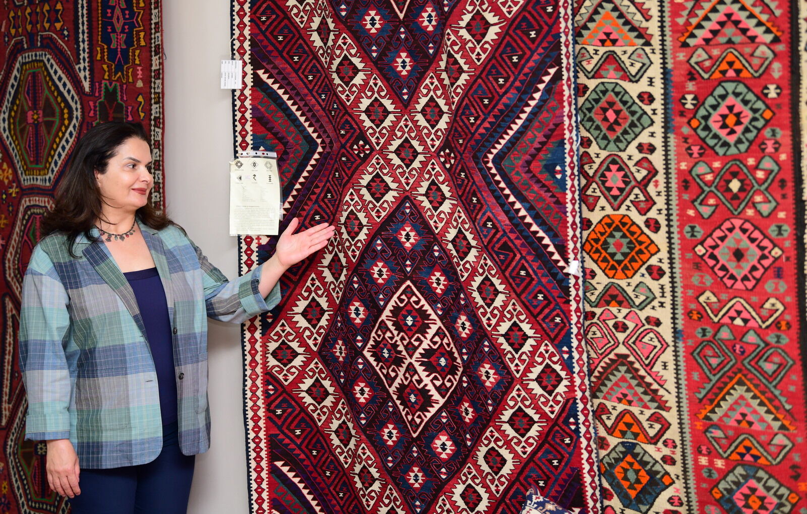 Hakkari ve Van’ın kilim motifleri geleceğe taşınıyor